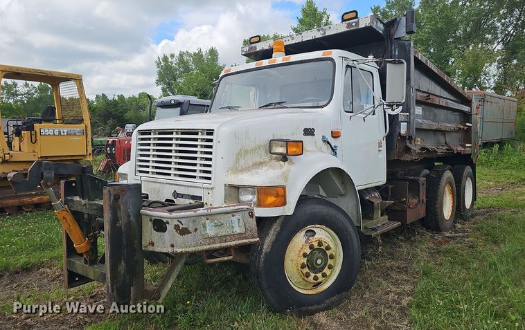 image for item DT6930 1997 International 4900 dump truck