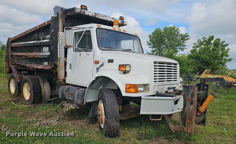 image for item DT6930 1997 International 4900 dump truck