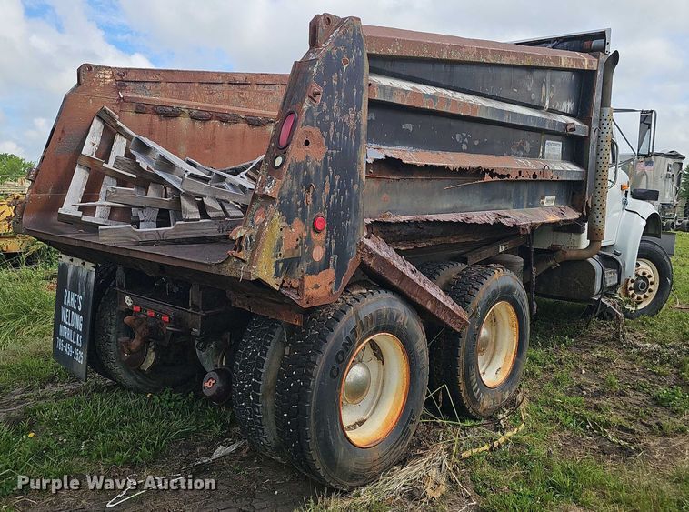 image for item DT6930 1997 International 4900 dump truck