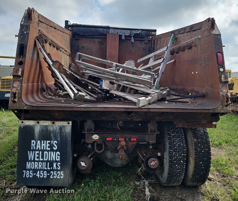 image for item DT6930 1997 International 4900 dump truck