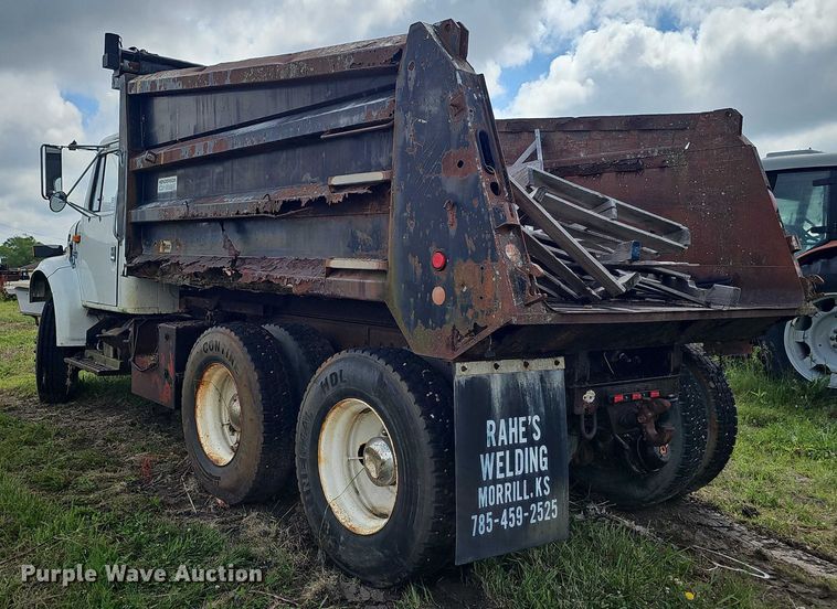 image for item DT6930 1997 International 4900 dump truck