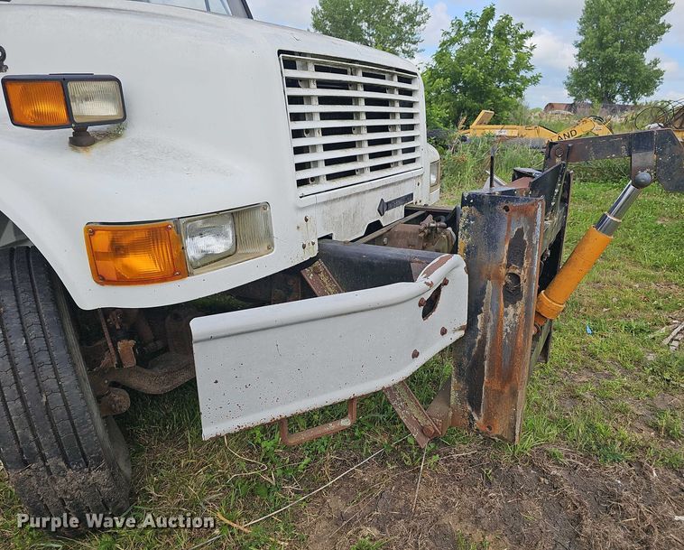 image for item DT6930 1997 International 4900 dump truck
