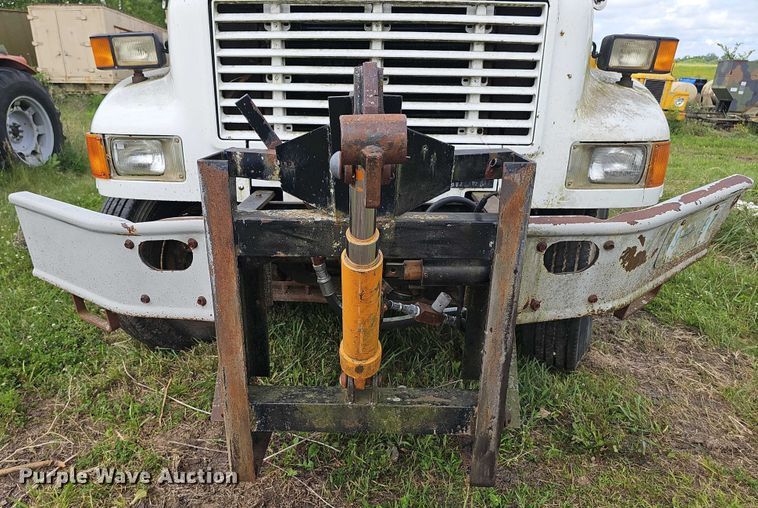 image for item DT6930 1997 International 4900 dump truck