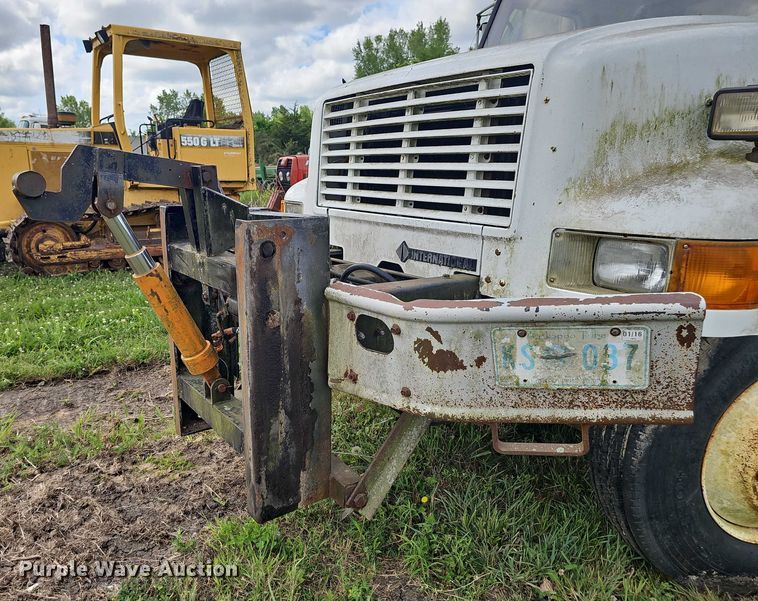 image for item DT6930 1997 International 4900 dump truck