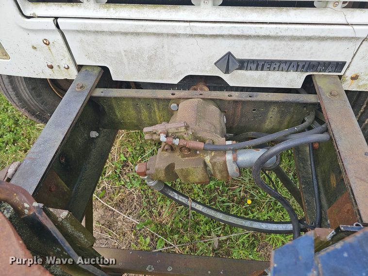 image for item DT6930 1997 International 4900 dump truck