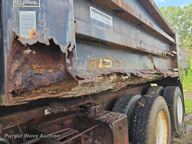 image for item DT6930 1997 International 4900 dump truck