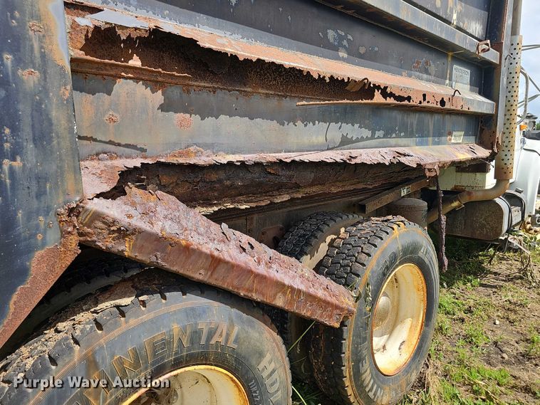 image for item DT6930 1997 International 4900 dump truck