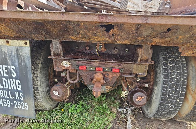 image for item DT6930 1997 International 4900 dump truck