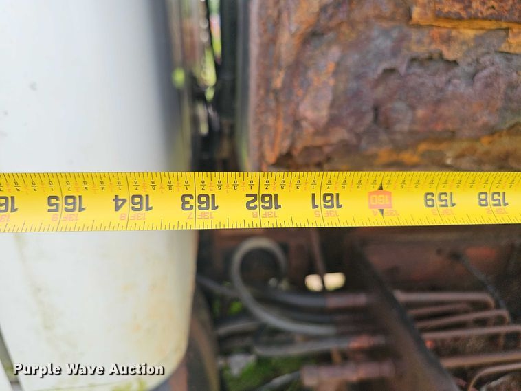 image for item DT6930 1997 International 4900 dump truck