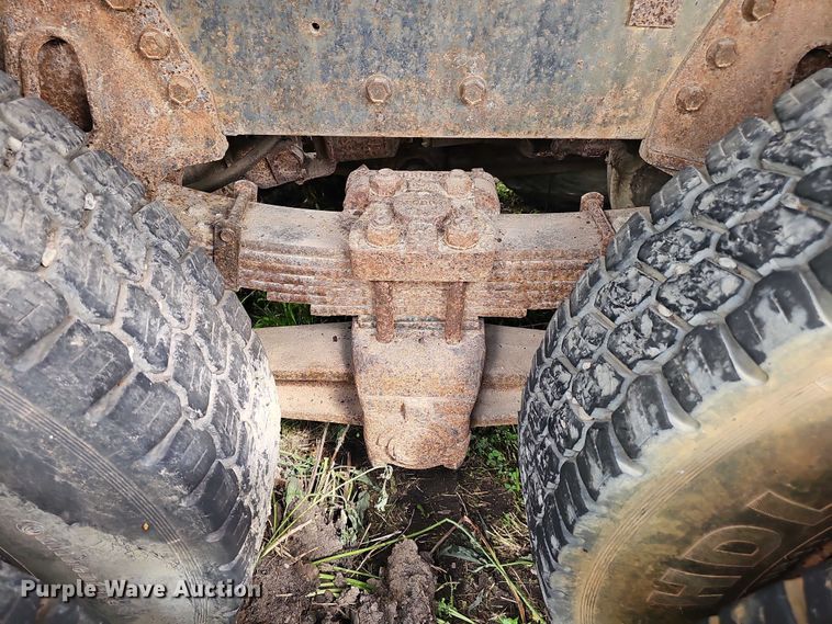 image for item DT6930 1997 International 4900 dump truck