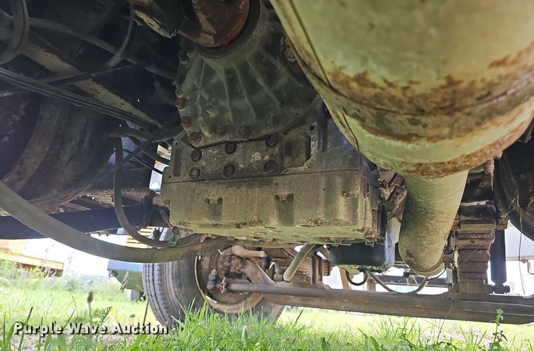 image for item DT6930 1997 International 4900 dump truck