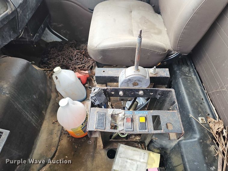 image for item DT6930 1997 International 4900 dump truck