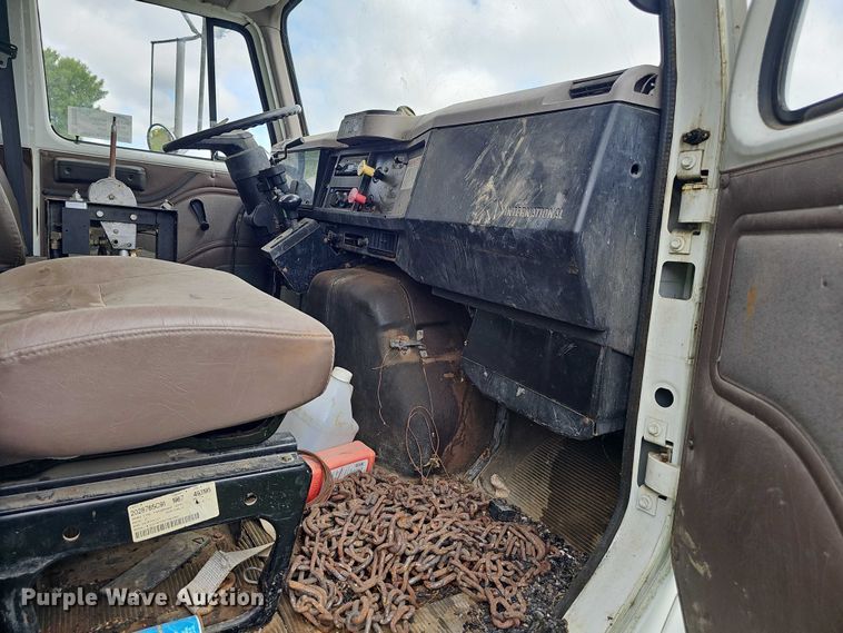 image for item DT6930 1997 International 4900 dump truck