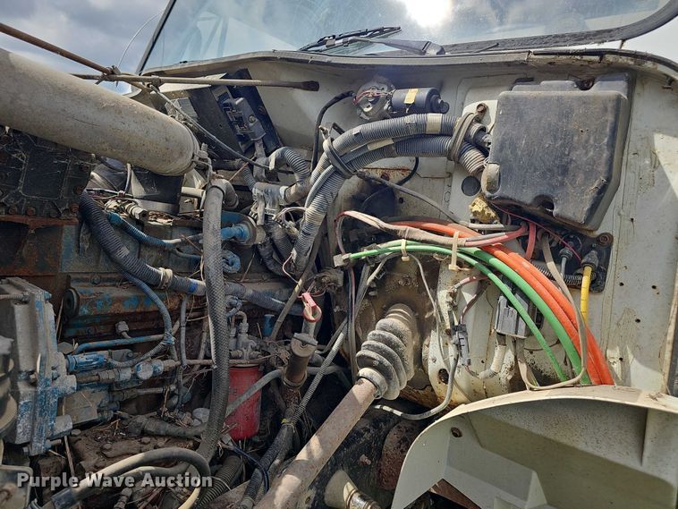 image for item DT6930 1997 International 4900 dump truck