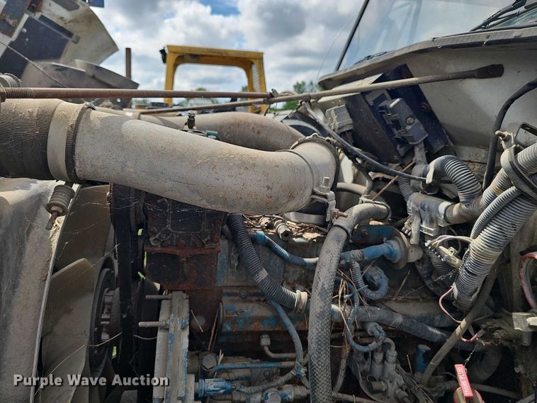 image for item DT6930 1997 International 4900 dump truck