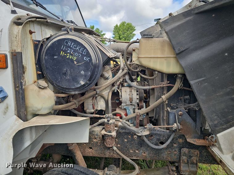 image for item DT6930 1997 International 4900 dump truck