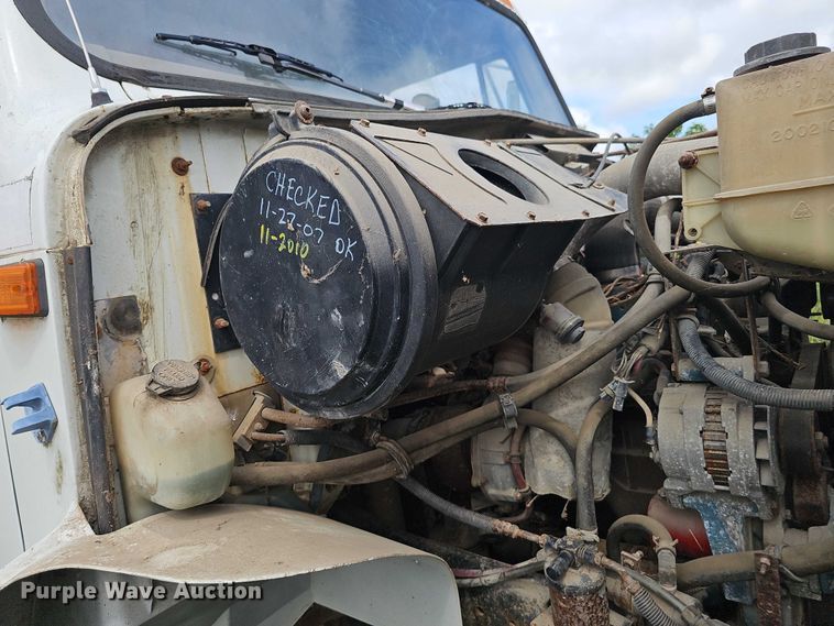 image for item DT6930 1997 International 4900 dump truck