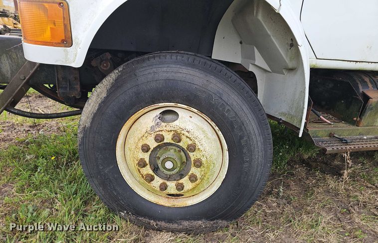 image for item DT6930 1997 International 4900 dump truck