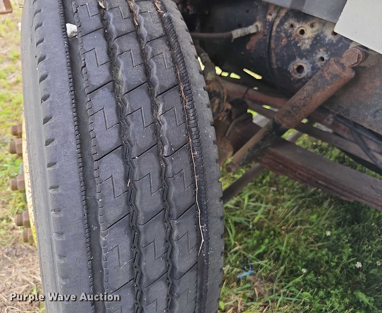 image for item DT6930 1997 International 4900 dump truck