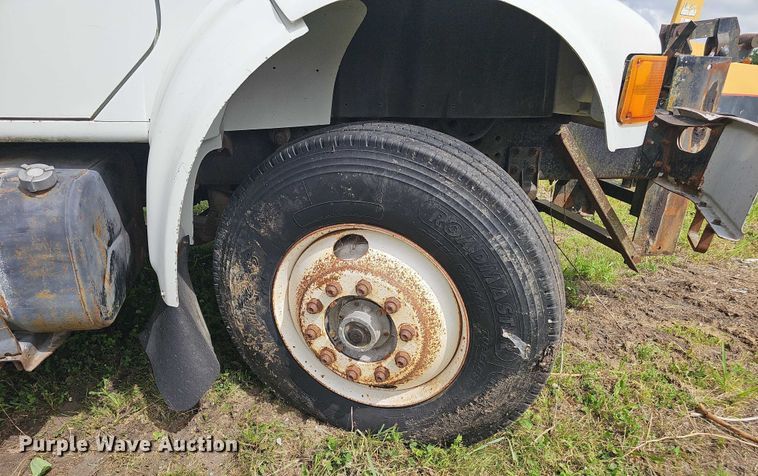 image for item DT6930 1997 International 4900 dump truck