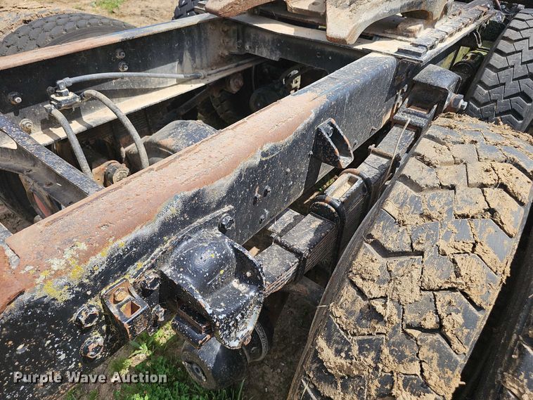 image for item DT6932 1985 International F2275 semi truck