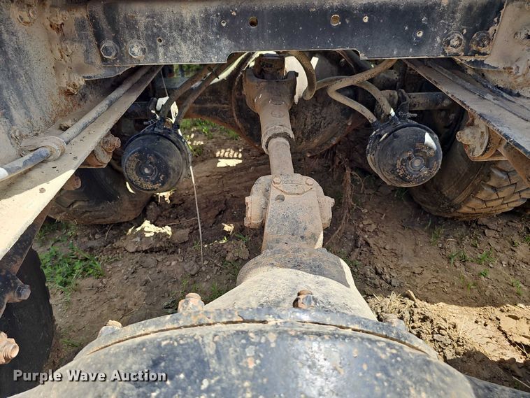 image for item DT6932 1985 International F2275 semi truck