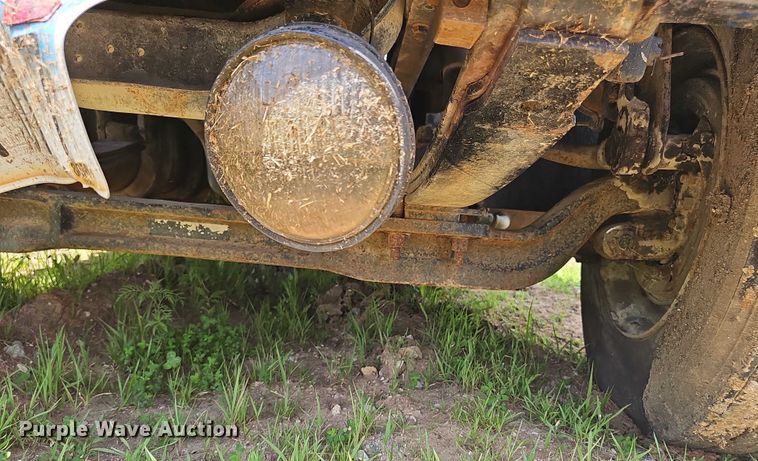 image for item DT6932 1985 International F2275 semi truck