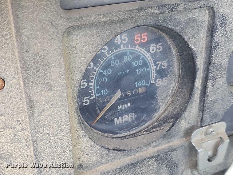 image for item DT6932 1985 International F2275 semi truck