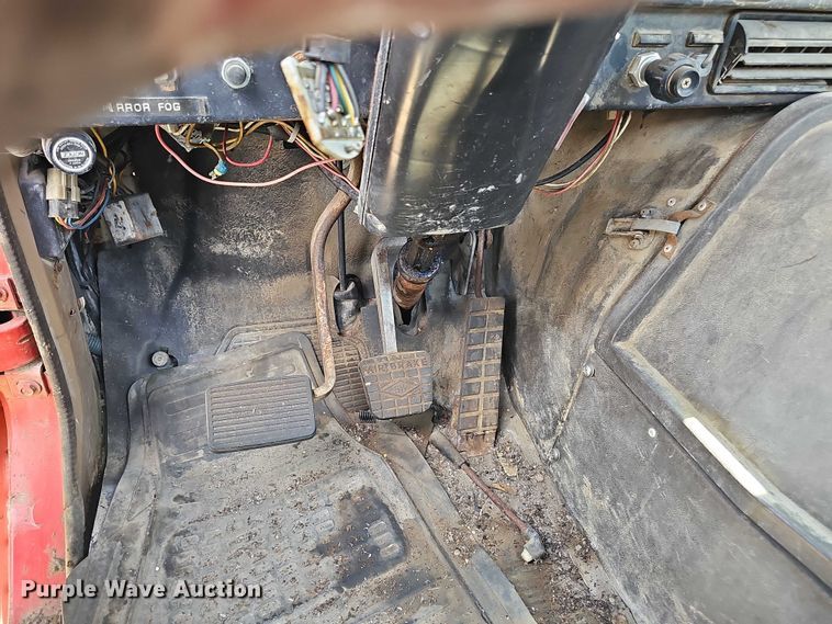 image for item DT6932 1985 International F2275 semi truck