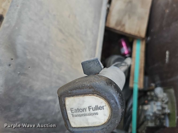 image for item DT6932 1985 International F2275 semi truck