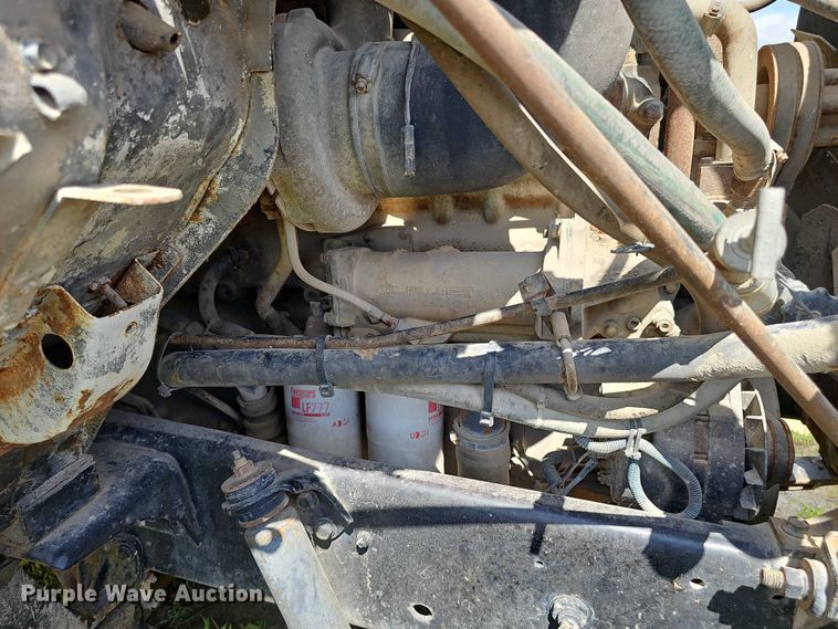 image for item DT6932 1985 International F2275 semi truck