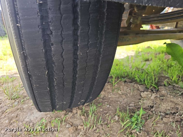 image for item DT6932 1985 International F2275 semi truck