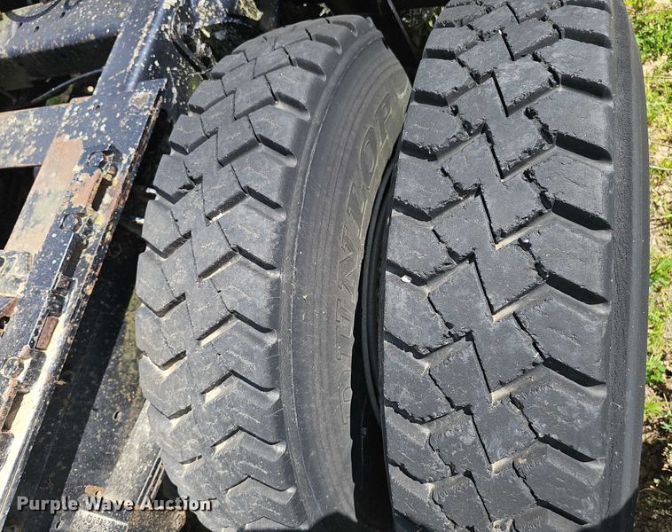 image for item DT6932 1985 International F2275 semi truck