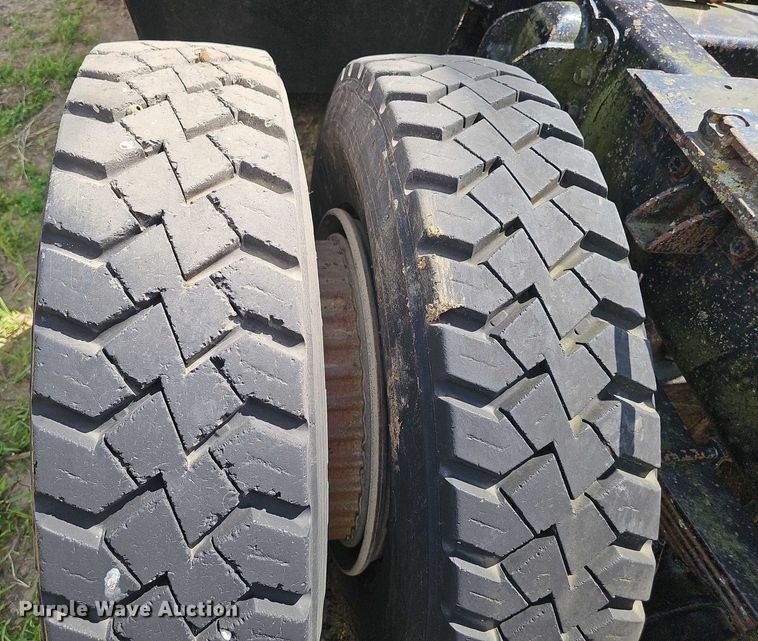 image for item DT6932 1985 International F2275 semi truck