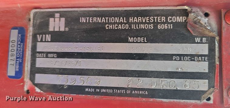 image for item DT6932 1985 International F2275 semi truck