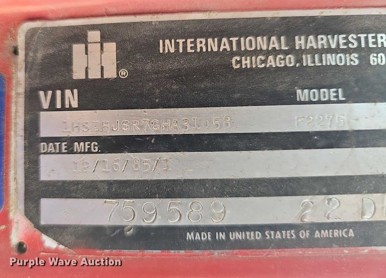 image for item DT6932 1985 International F2275 semi truck