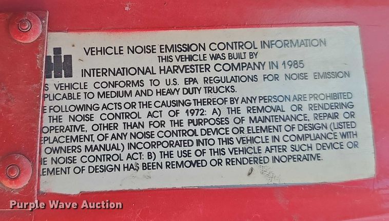 image for item DT6932 1985 International F2275 semi truck