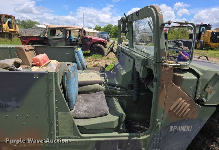 image for item DT6934 1989 AM General M998 SUV