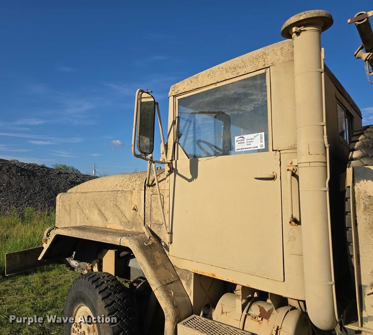 image for item DT6937 2002 AM General M925AI flatbed truck