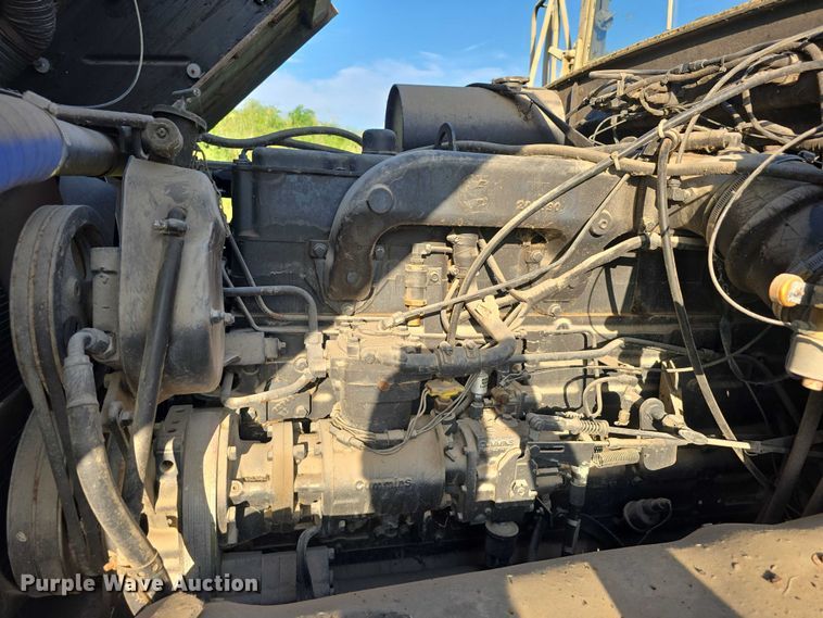 image for item DT6937 2002 AM General M925AI flatbed truck