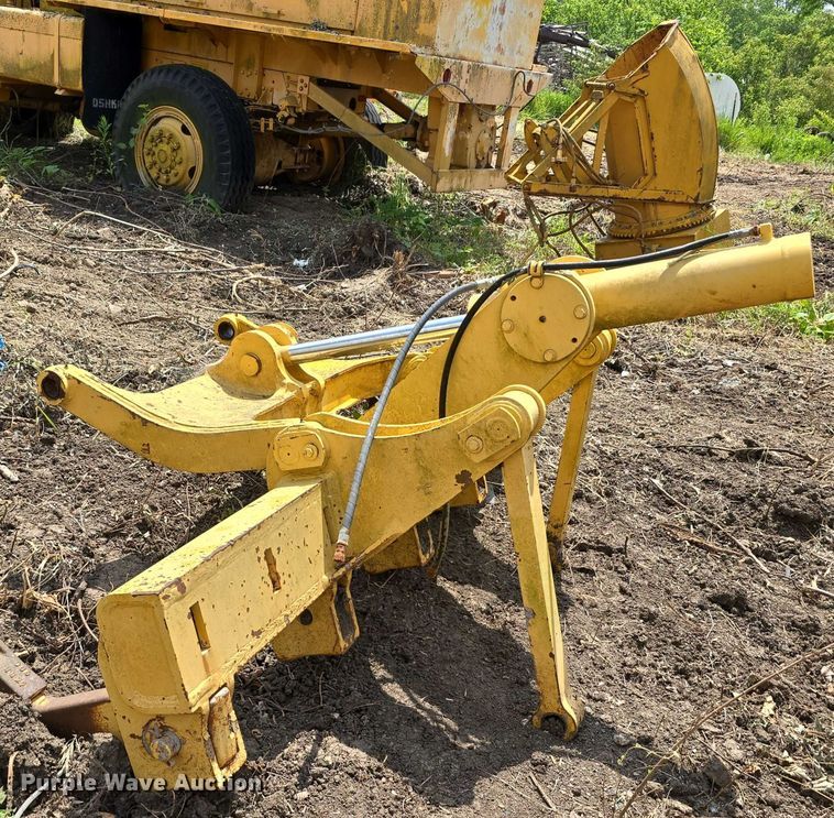 image for item DT6944 Ripper attachment