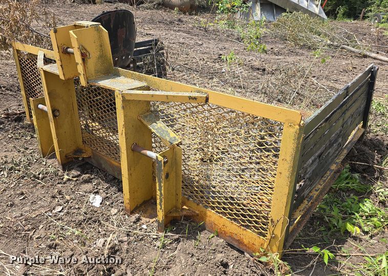 image for item DT6944 Ripper attachment