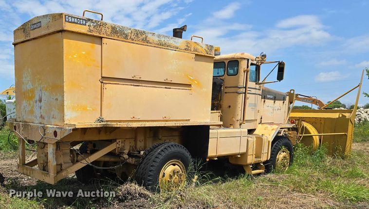 image for item DT6945 1981 Oshkosh WT-2206 snowblower truck