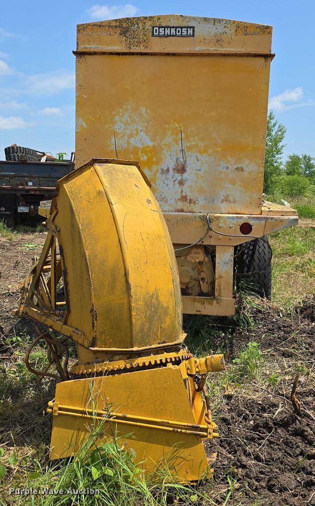 image for item DT6945 1981 Oshkosh WT-2206 snowblower truck