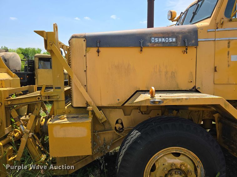 image for item DT6945 1981 Oshkosh WT-2206 snowblower truck