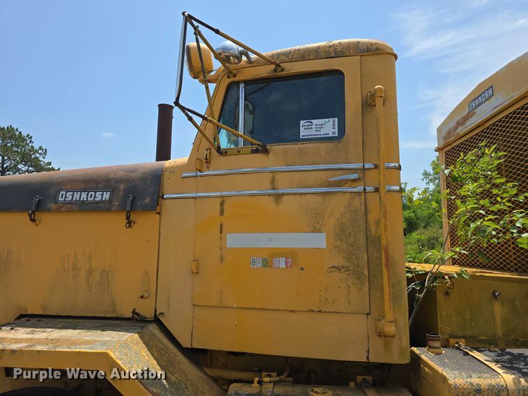 image for item DT6945 1981 Oshkosh WT-2206 snowblower truck