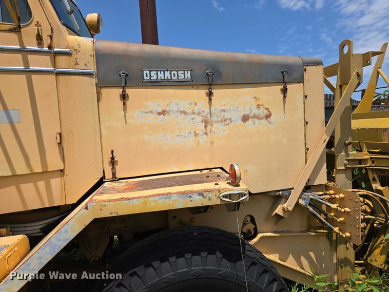 image for item DT6945 1981 Oshkosh WT-2206 snowblower truck