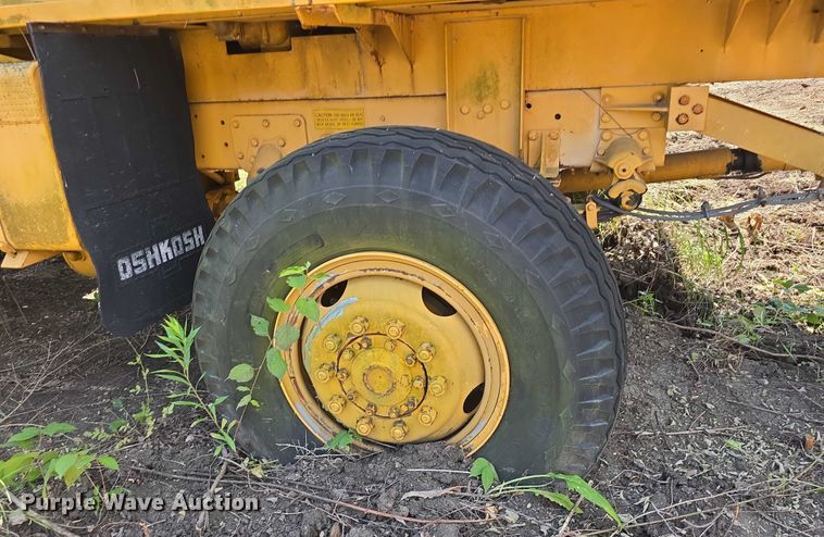 image for item DT6945 1981 Oshkosh WT-2206 snowblower truck