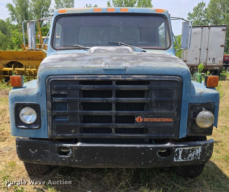 image for item DT6946 1985 International S1700 dump truck