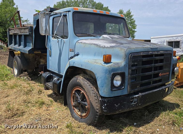 image for item DT6946 1985 International S1700 dump truck